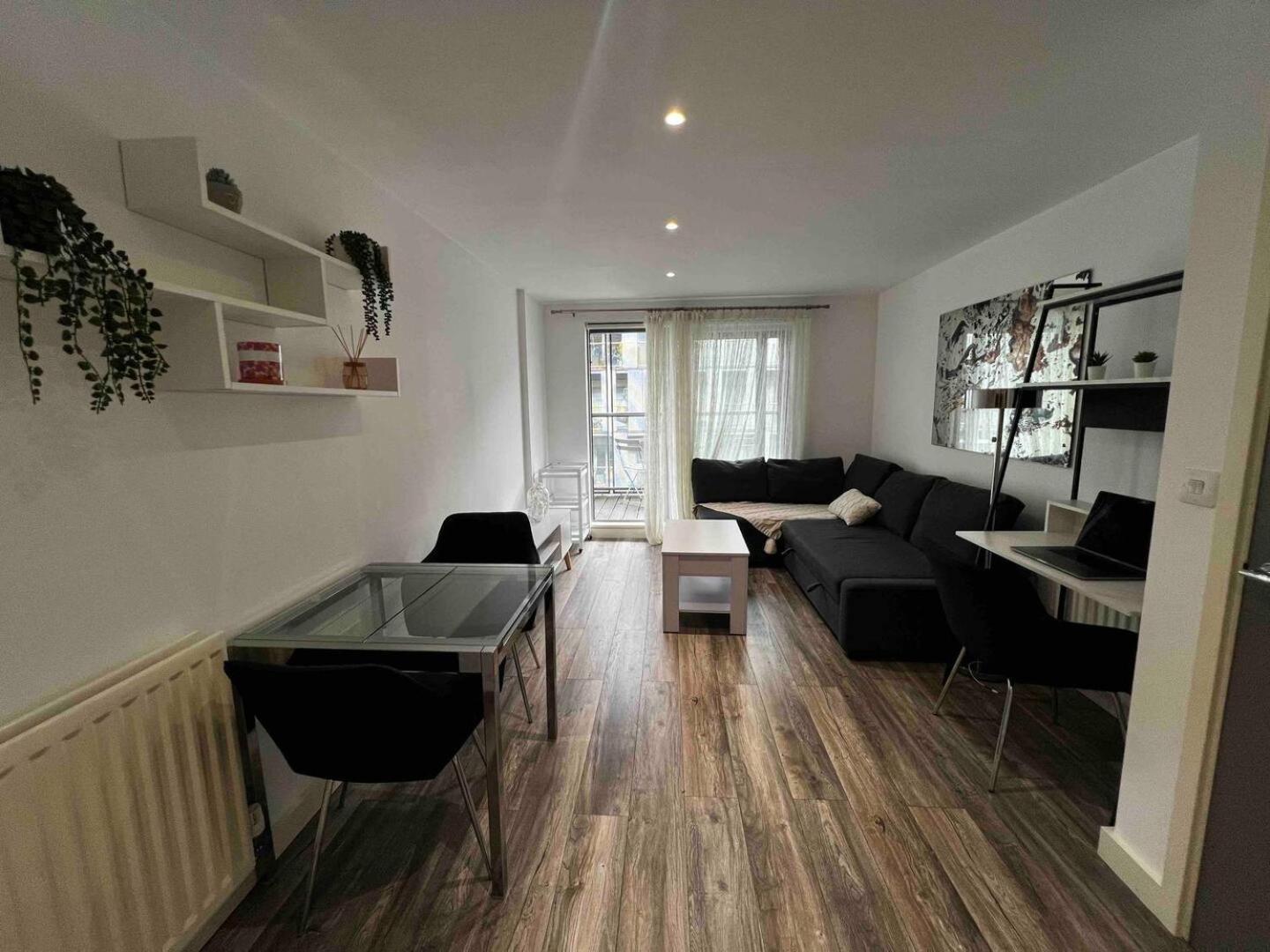 Stylish 1-bed Flat With Sofa-bed In Apartamento *